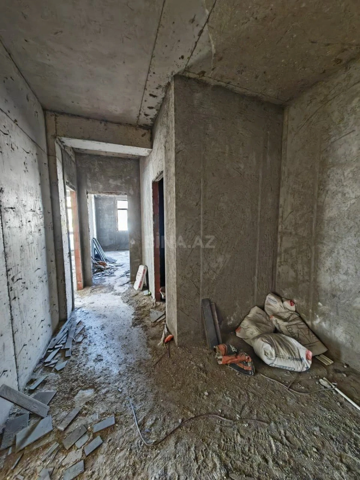 Satılır 3 otaqlı mənzil 130 m²