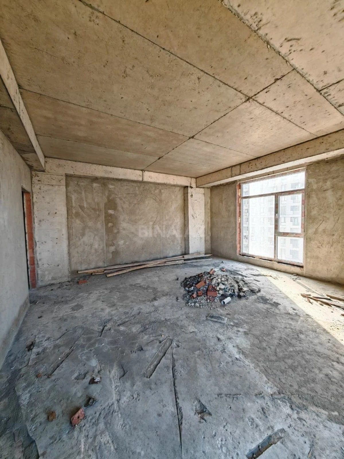 Satılır 3 otaqlı mənzil 130 m²