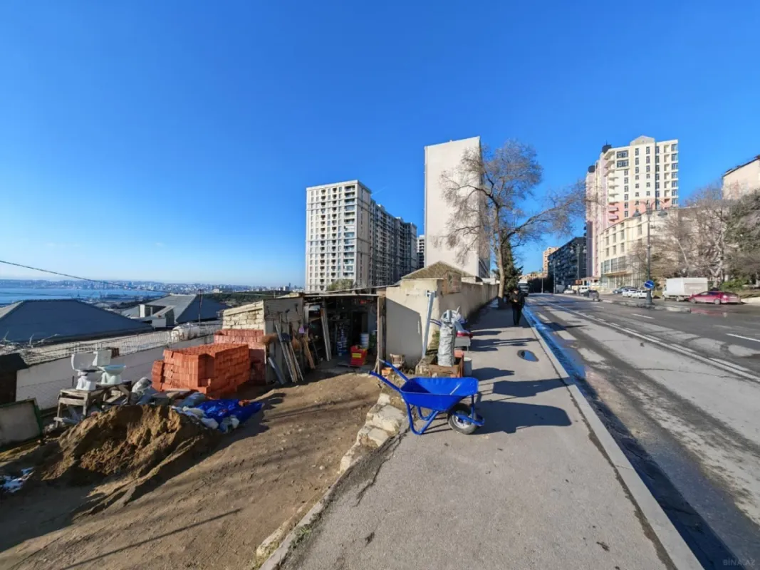 Satılır 3 otaqlı mənzil 130 m²