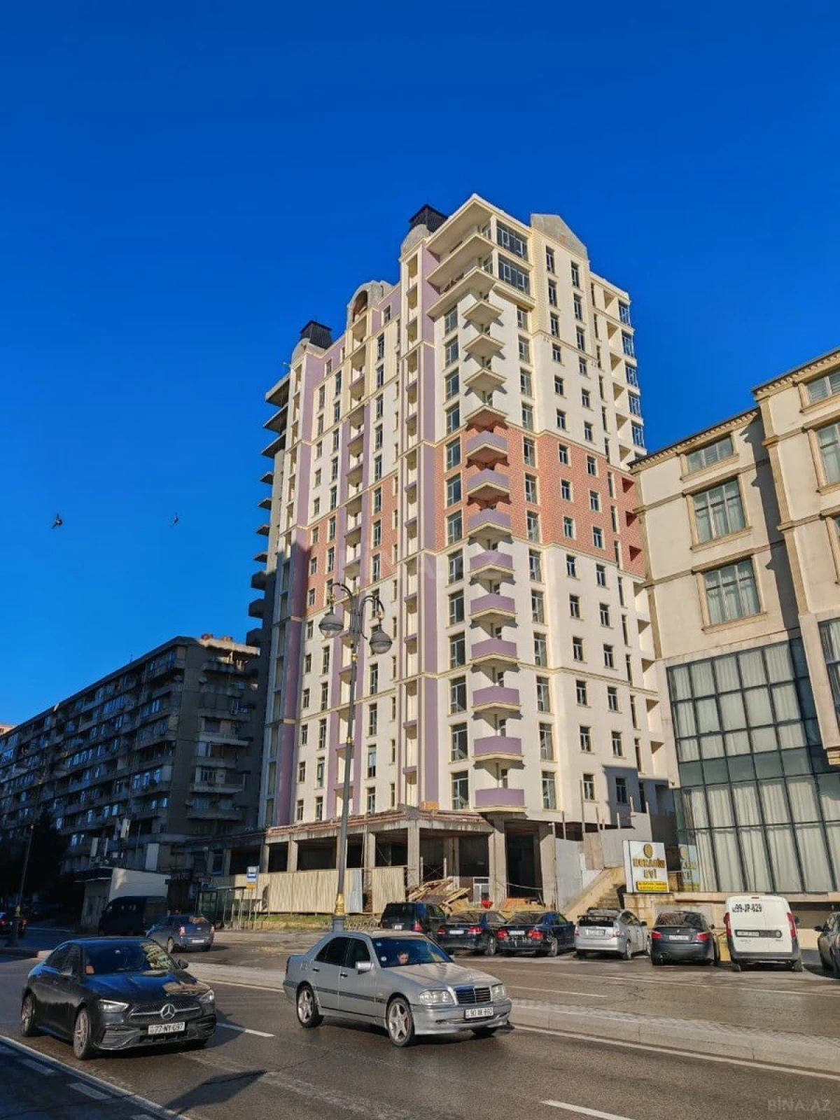 Satılır 3 otaqlı mənzil 130 m²