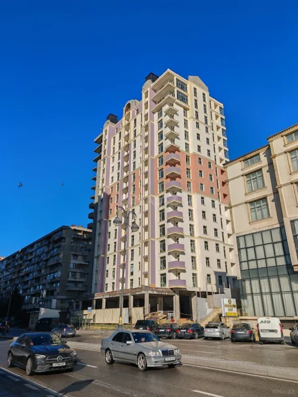 Satılır 3 otaqlı mənzil 130 m²