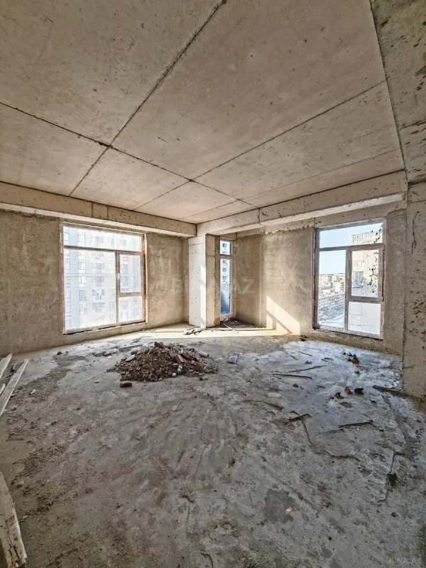 Satılır 3 otaqlı mənzil 130 m²