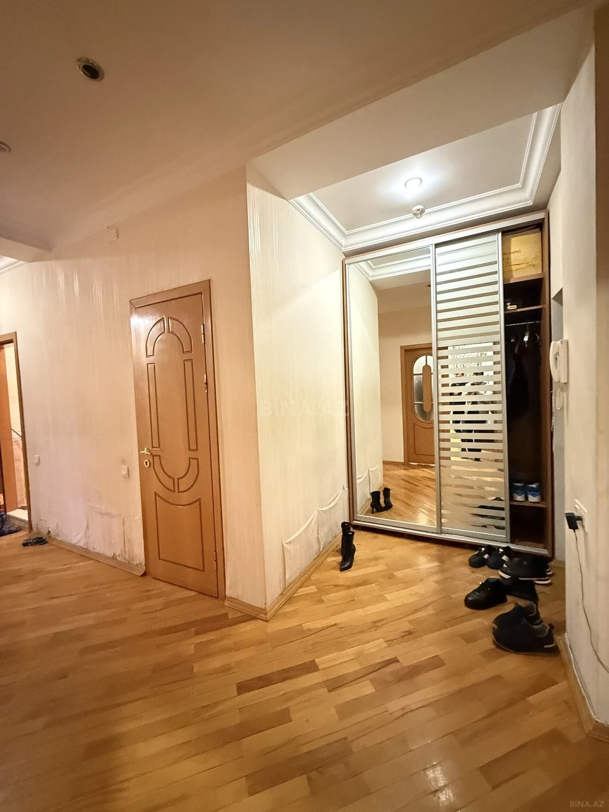 Satılır 3 otaqlı mənzil 110 m²