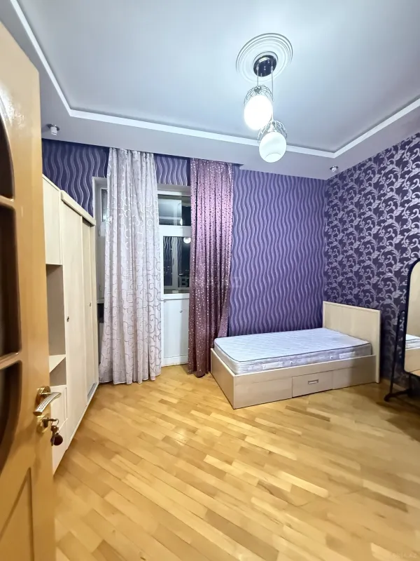 Satılır 3 otaqlı mənzil 110 m²