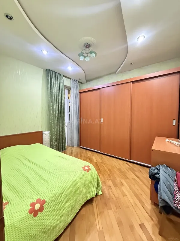 Satılır 3 otaqlı mənzil 110 m²