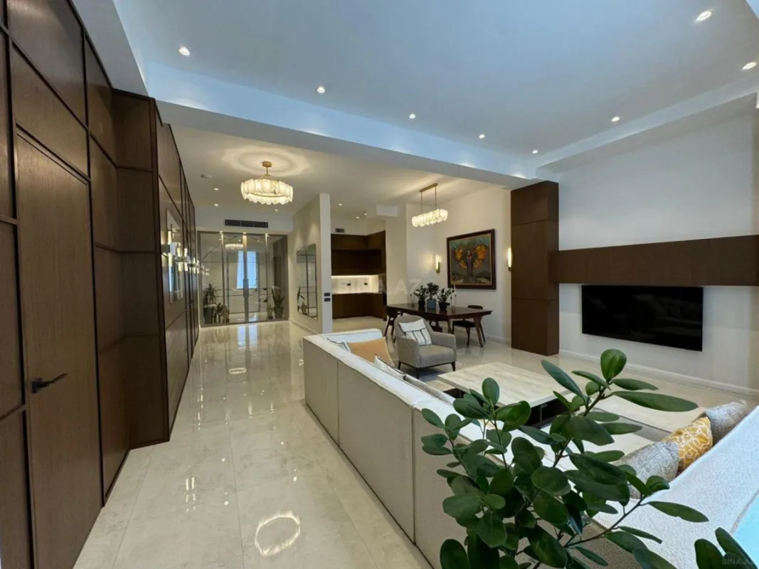 Satılır 4 otaqlı mənzil 155 m²