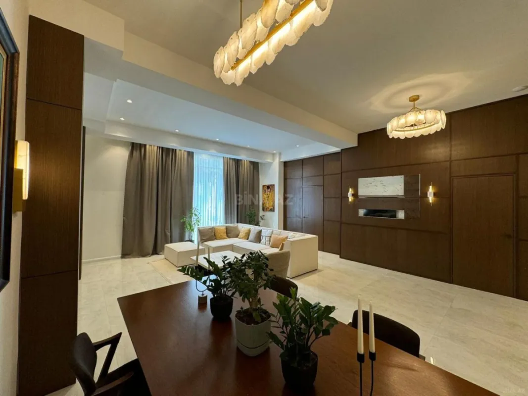 Satılır 4 otaqlı mənzil 155 m²