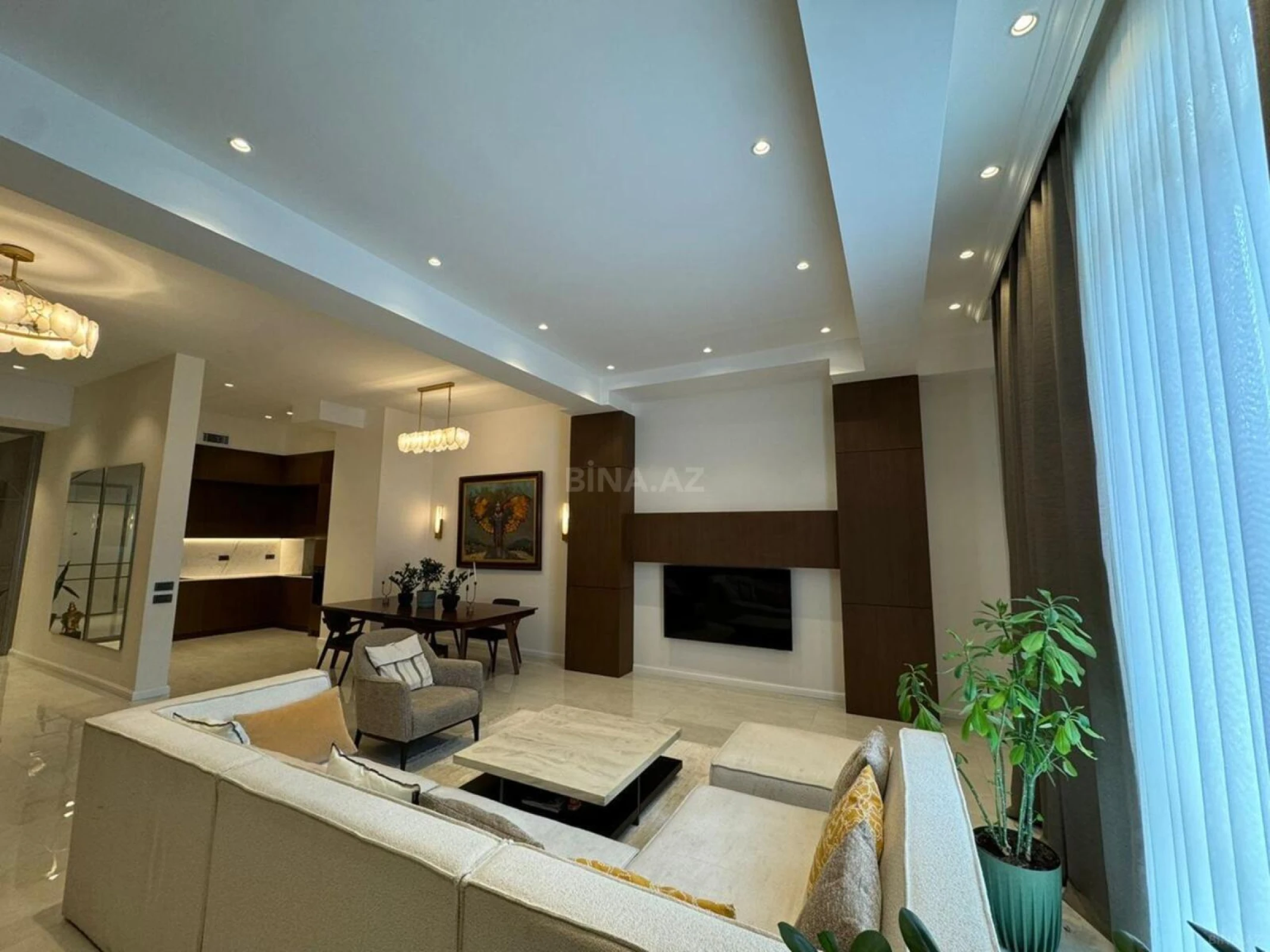 Satılır 4 otaqlı mənzil 155 m²