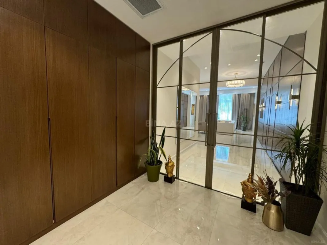 Satılır 4 otaqlı mənzil 155 m²