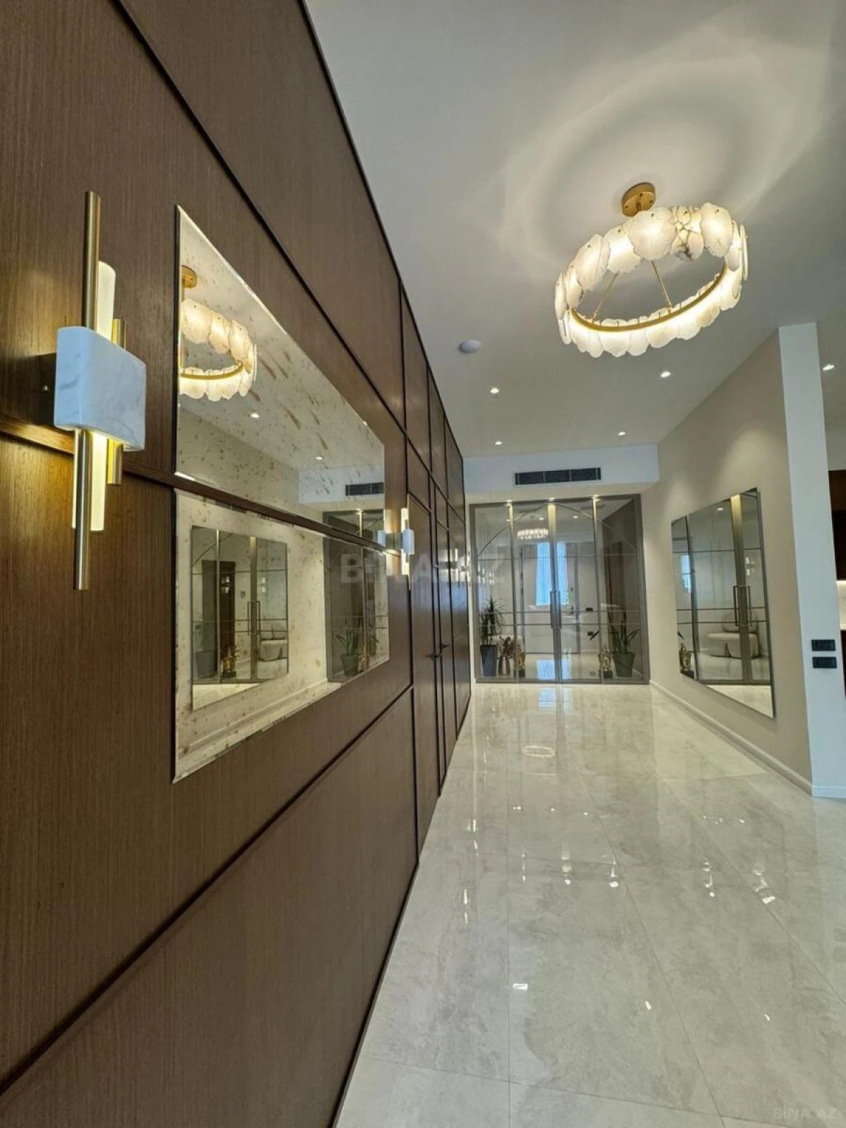 Satılır 4 otaqlı mənzil 155 m²