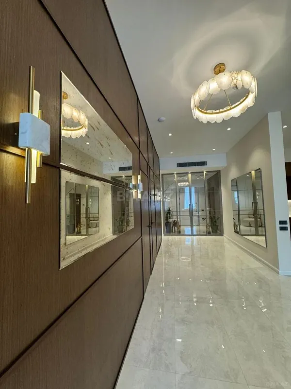 Satılır 4 otaqlı mənzil 155 m²