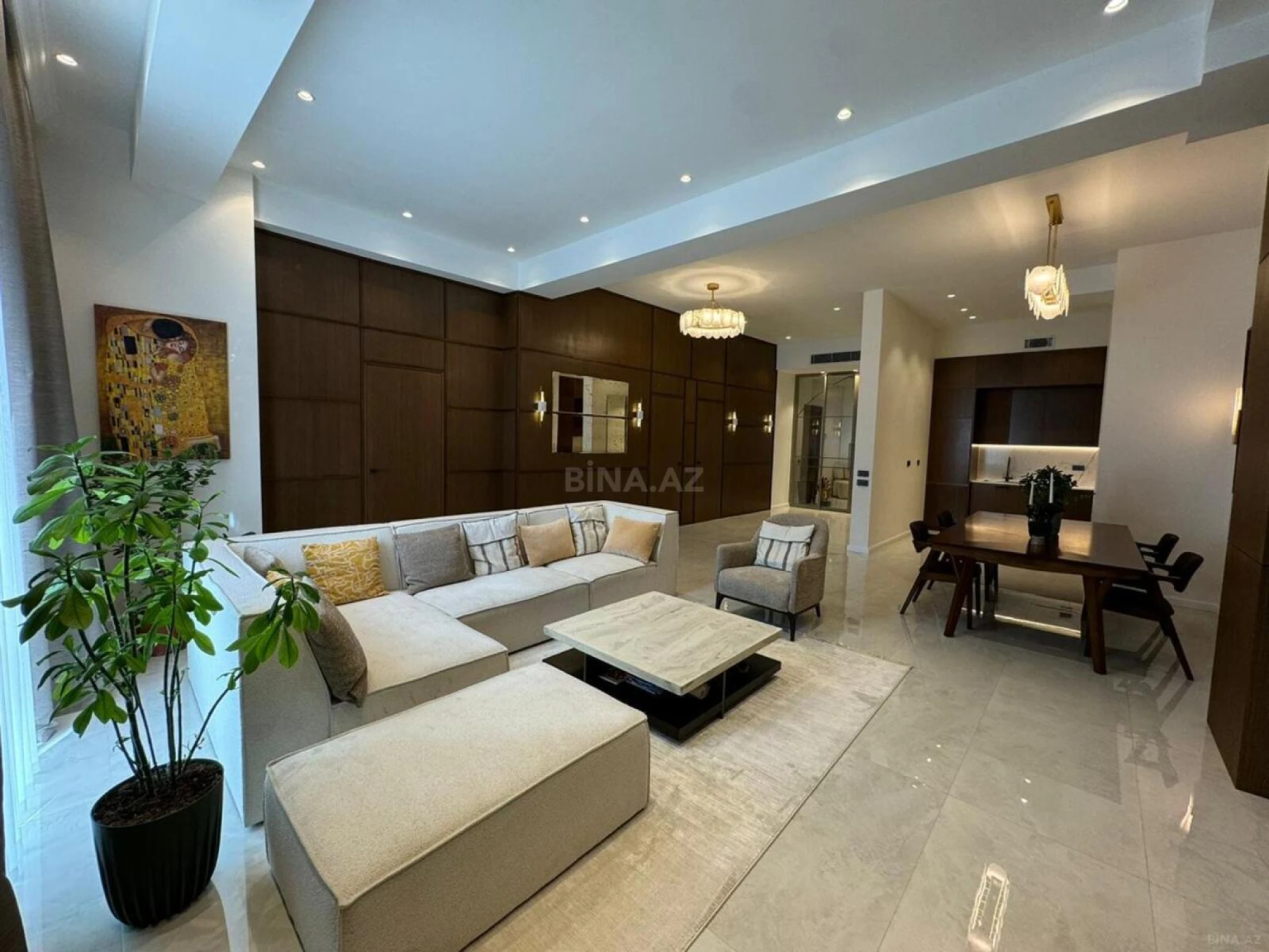 Satılır 4 otaqlı mənzil 155 m²