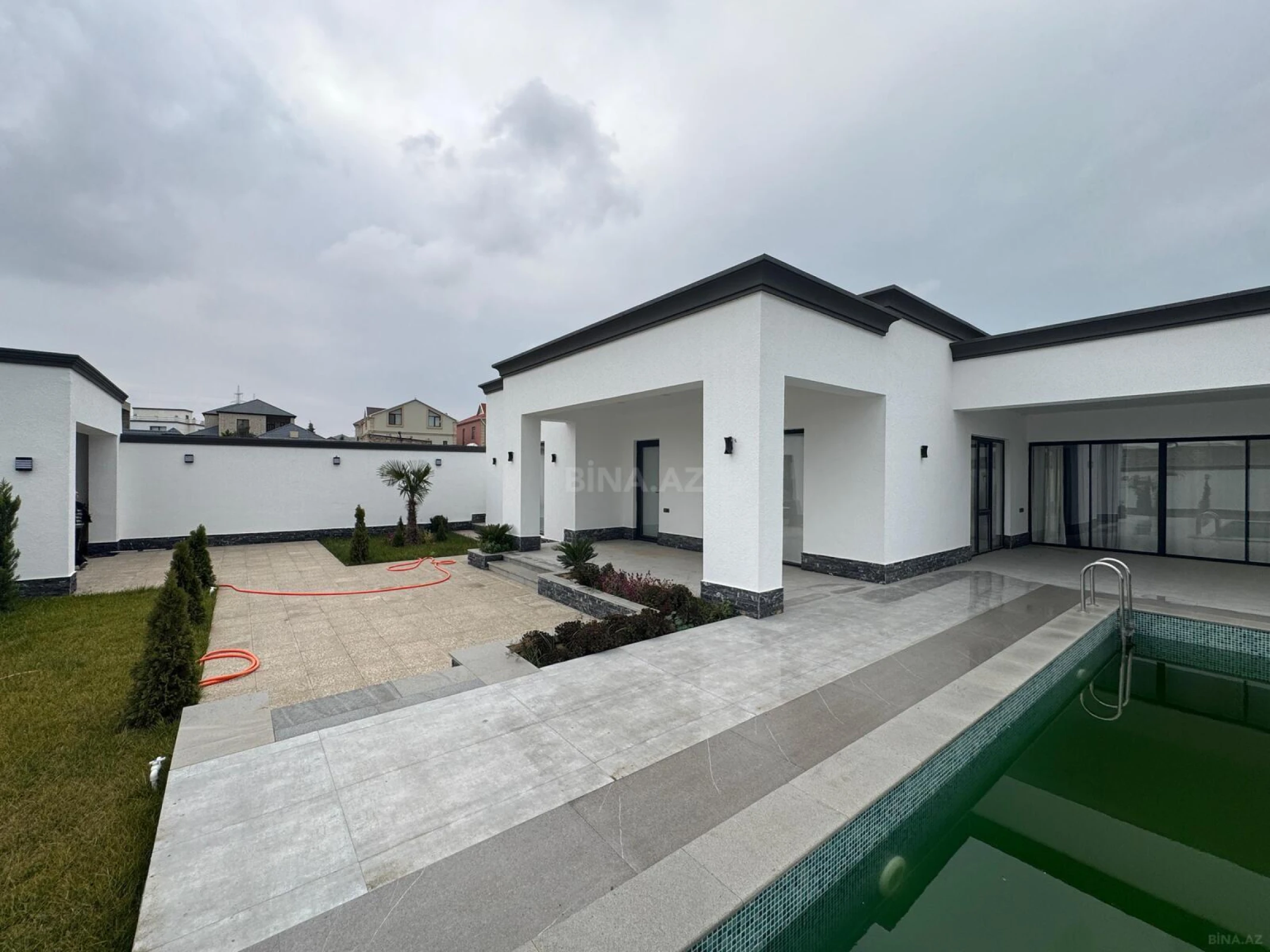 Satılır 4 otaqlı həyət evi 200 m²