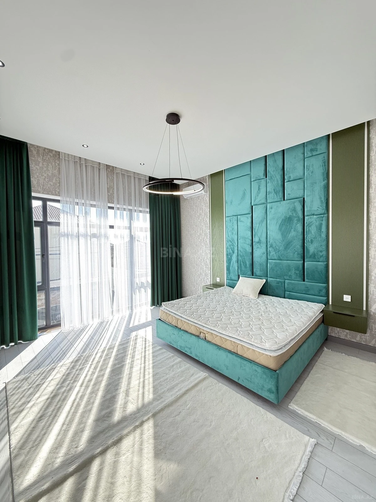 Satılır 5 otaqlı həyət evi 280 m²