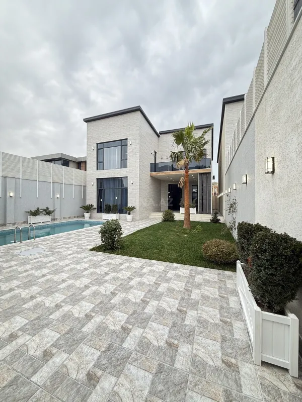 Satılır 5 otaqlı həyət evi 280 m²