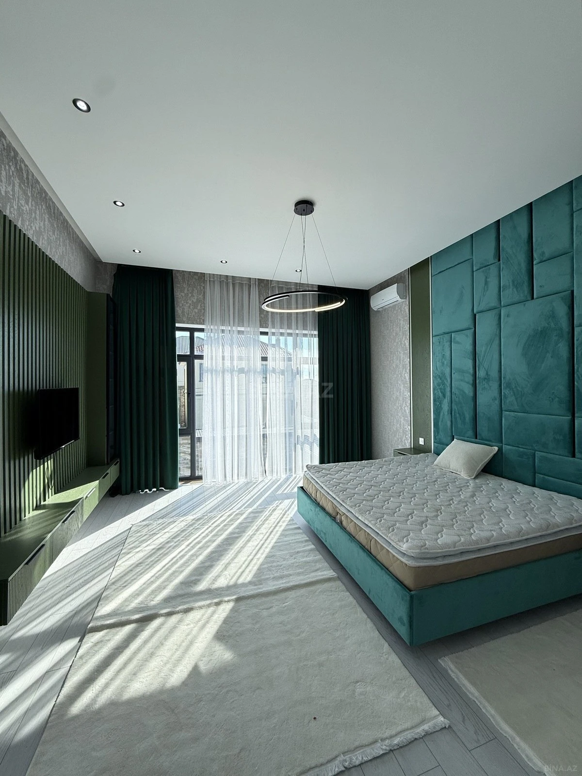 Satılır 5 otaqlı həyət evi 280 m²