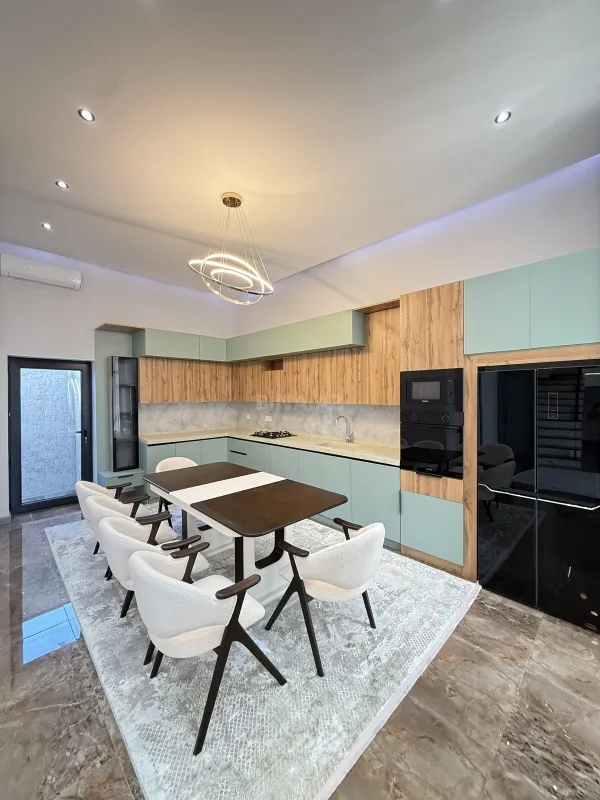 Satılır 5 otaqlı həyət evi 280 m²