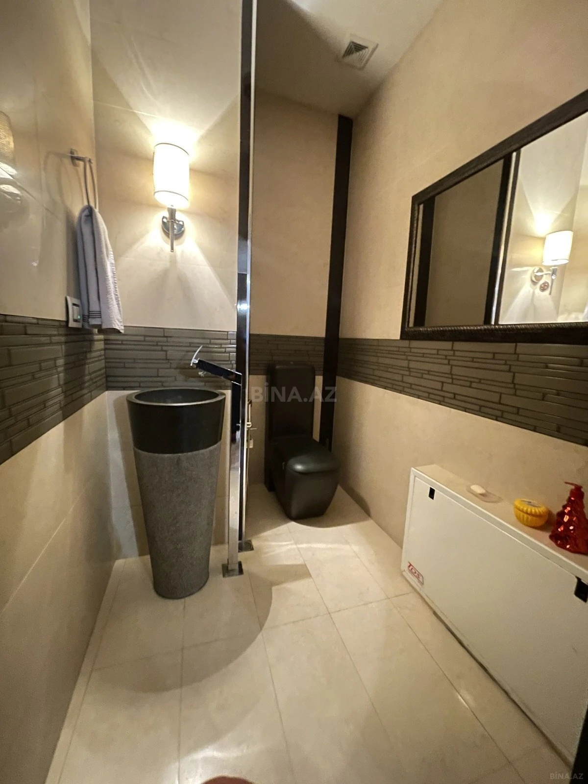 Satılır 3 otaqlı mənzil 200 m²