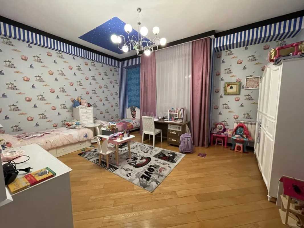 Satılır 3 otaqlı mənzil 200 m²