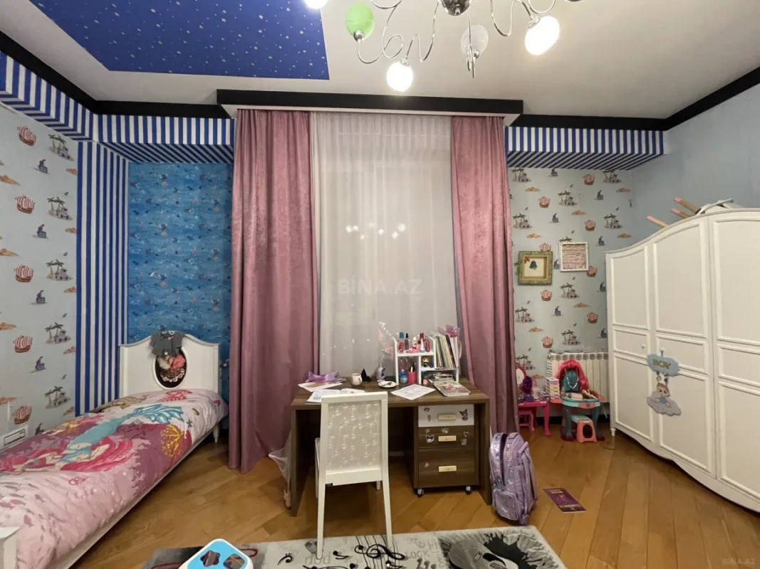 Satılır 3 otaqlı mənzil 200 m²