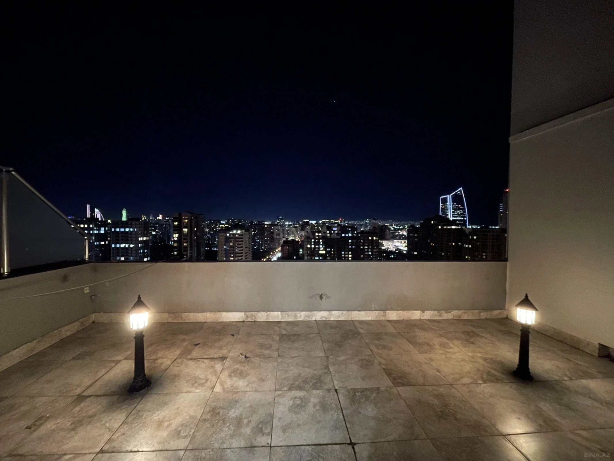 Satılır 3 otaqlı mənzil 200 m²