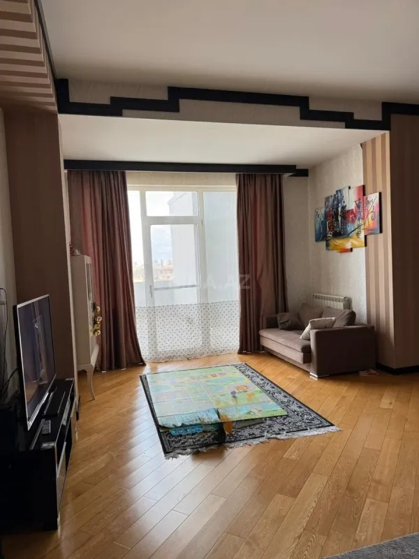 Satılır 3 otaqlı mənzil 200 m²