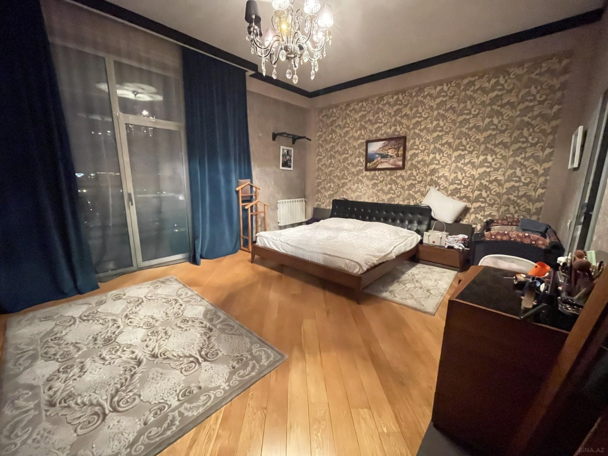 Satılır 3 otaqlı mənzil 200 m²