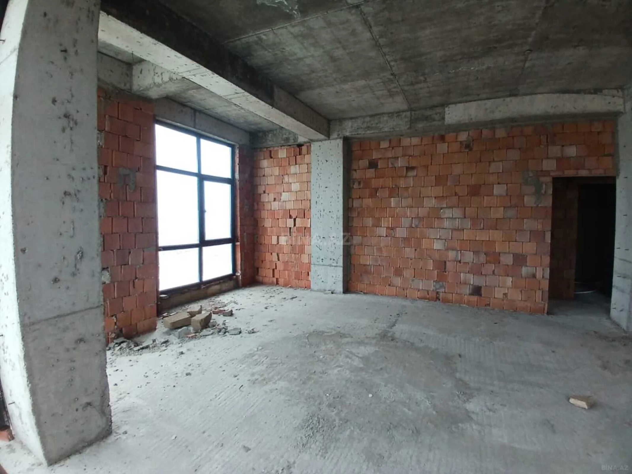 Satılır 3 otaqlı mənzil 135 m²