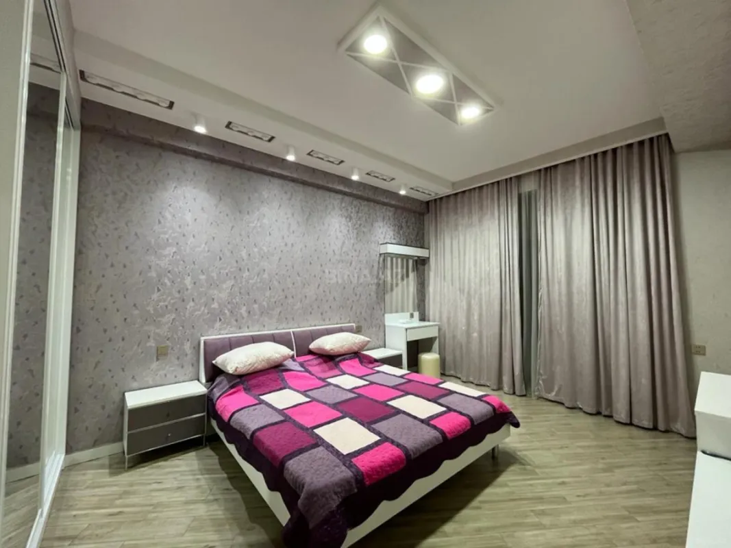 Kirayə verilir 2 otaqlı mənzil 100 m²