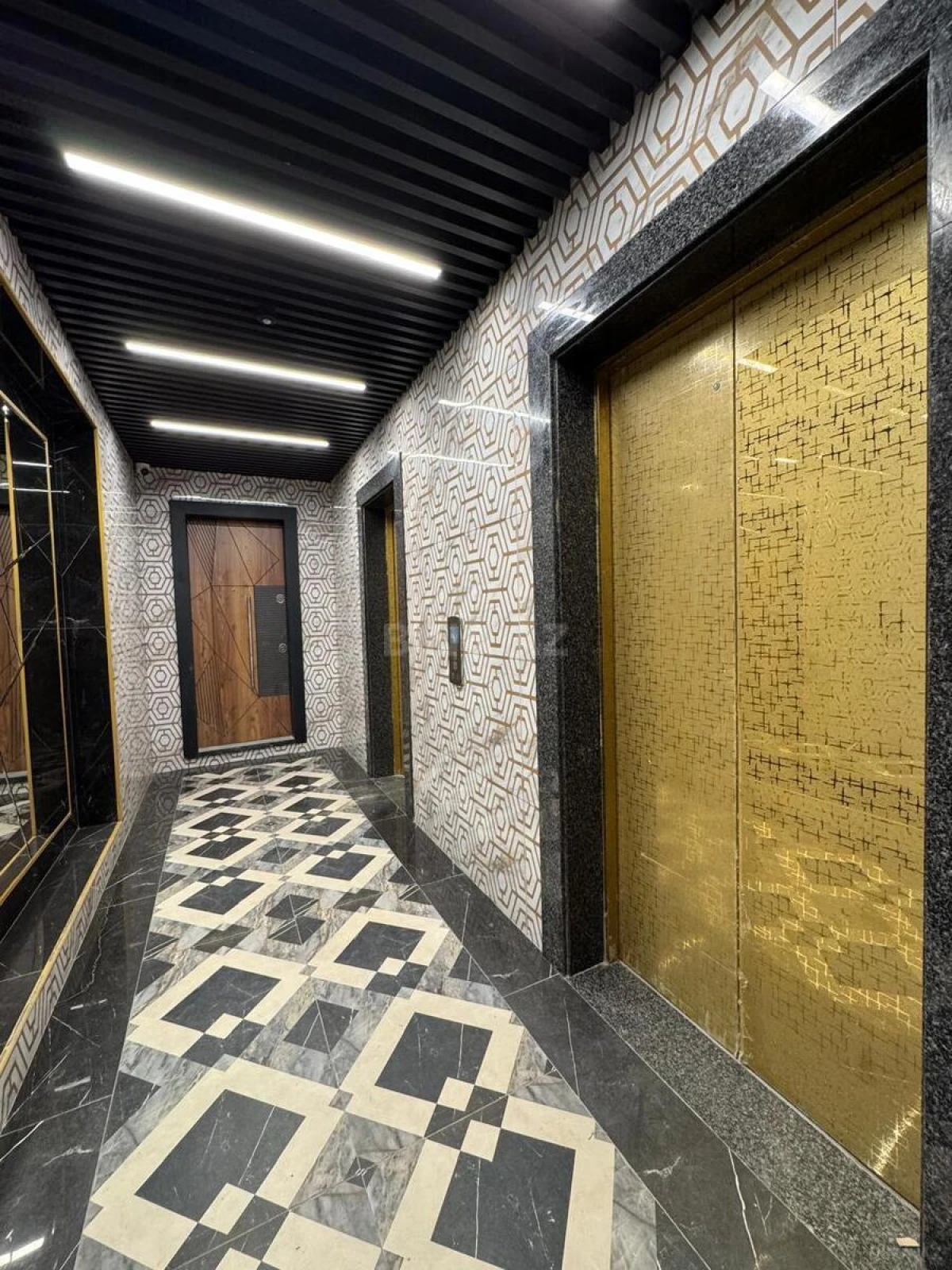 Satılır 2 otaqlı mənzil 98 m²