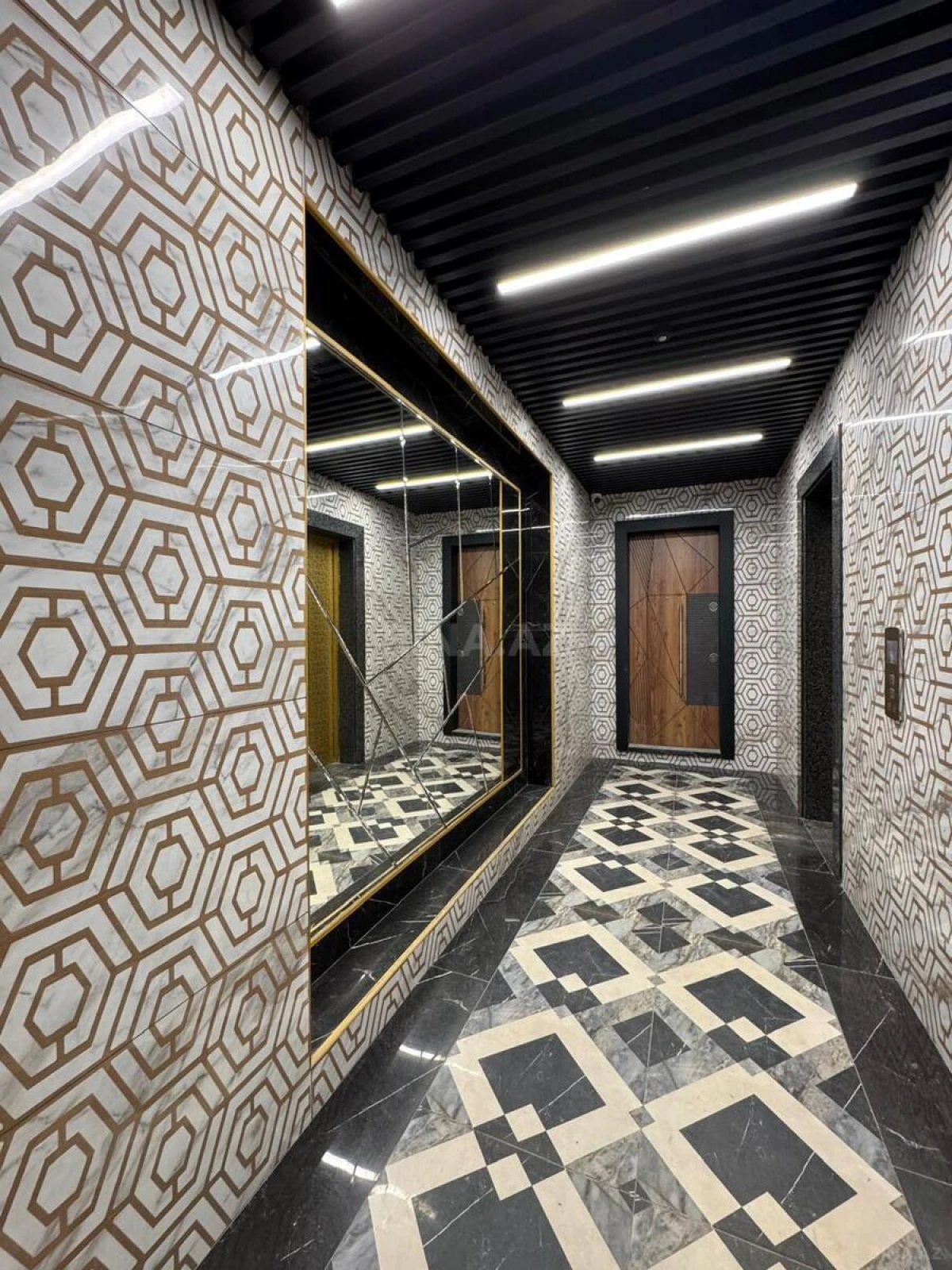 Satılır 2 otaqlı mənzil 98 m²