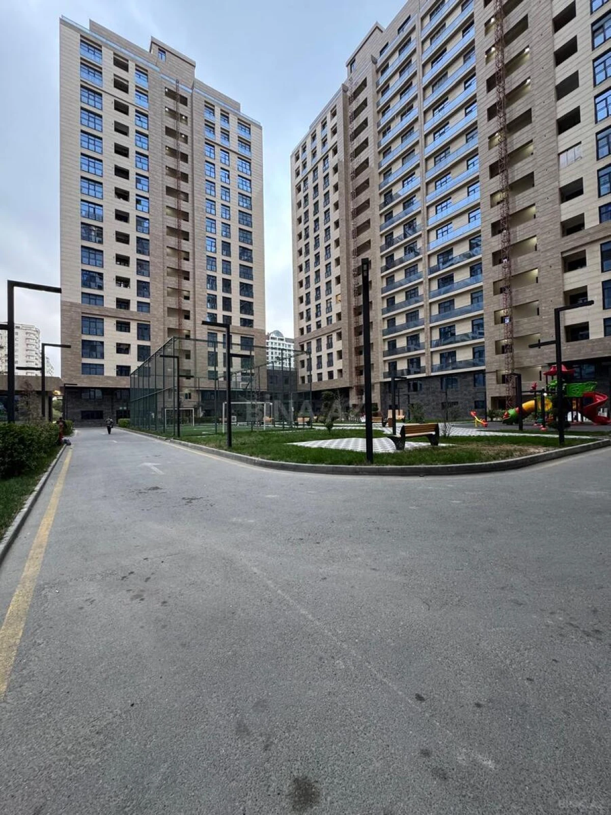 Satılır 2 otaqlı mənzil 98 m²