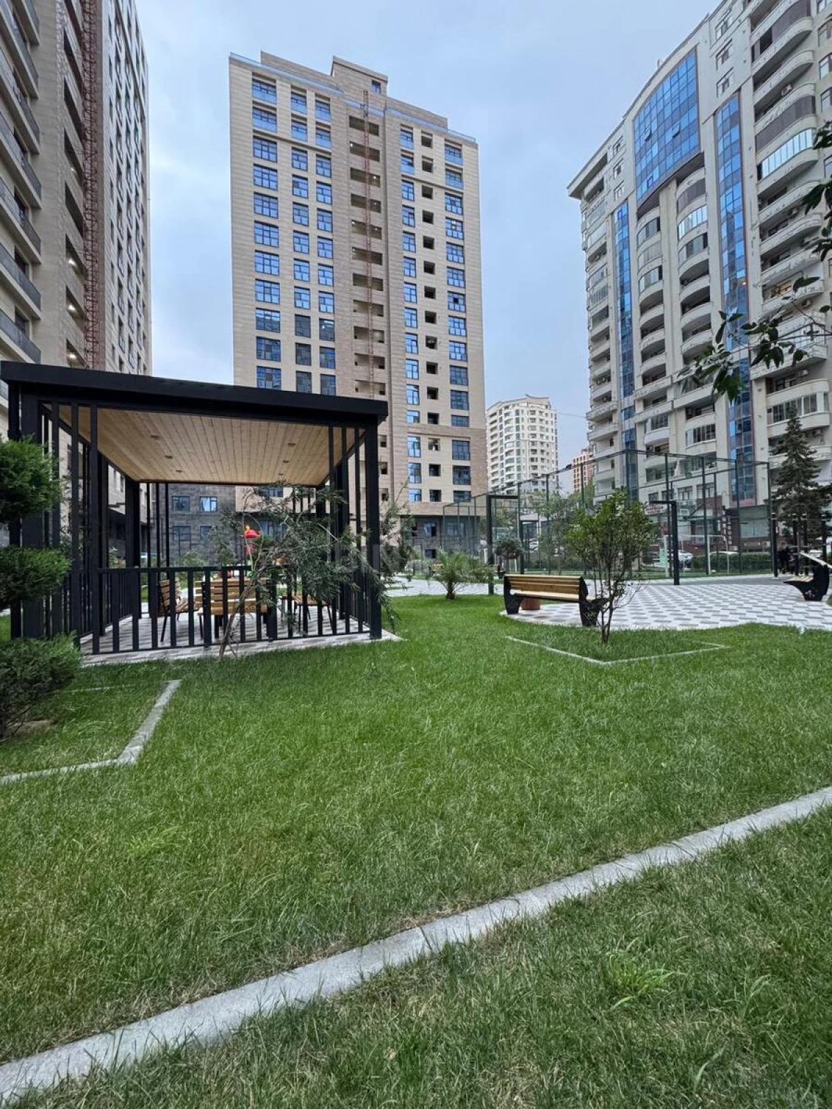 Satılır 2 otaqlı mənzil 98 m²