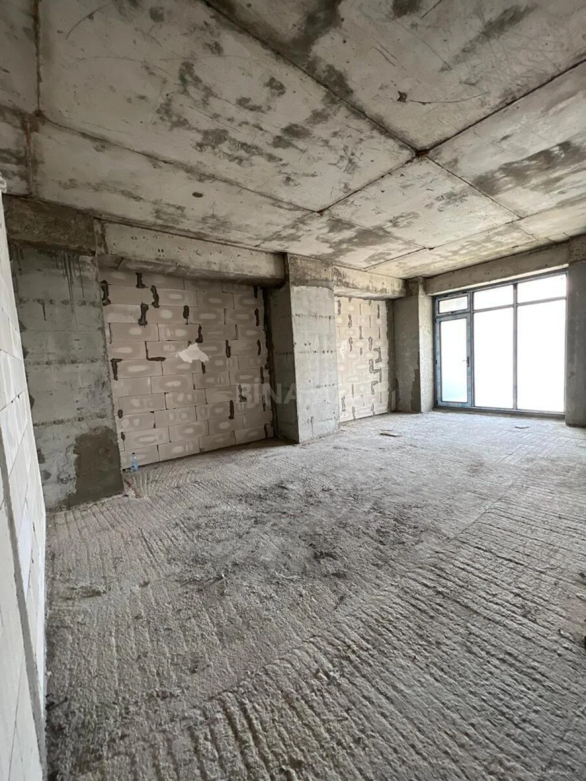 Satılır 2 otaqlı mənzil 98 m²