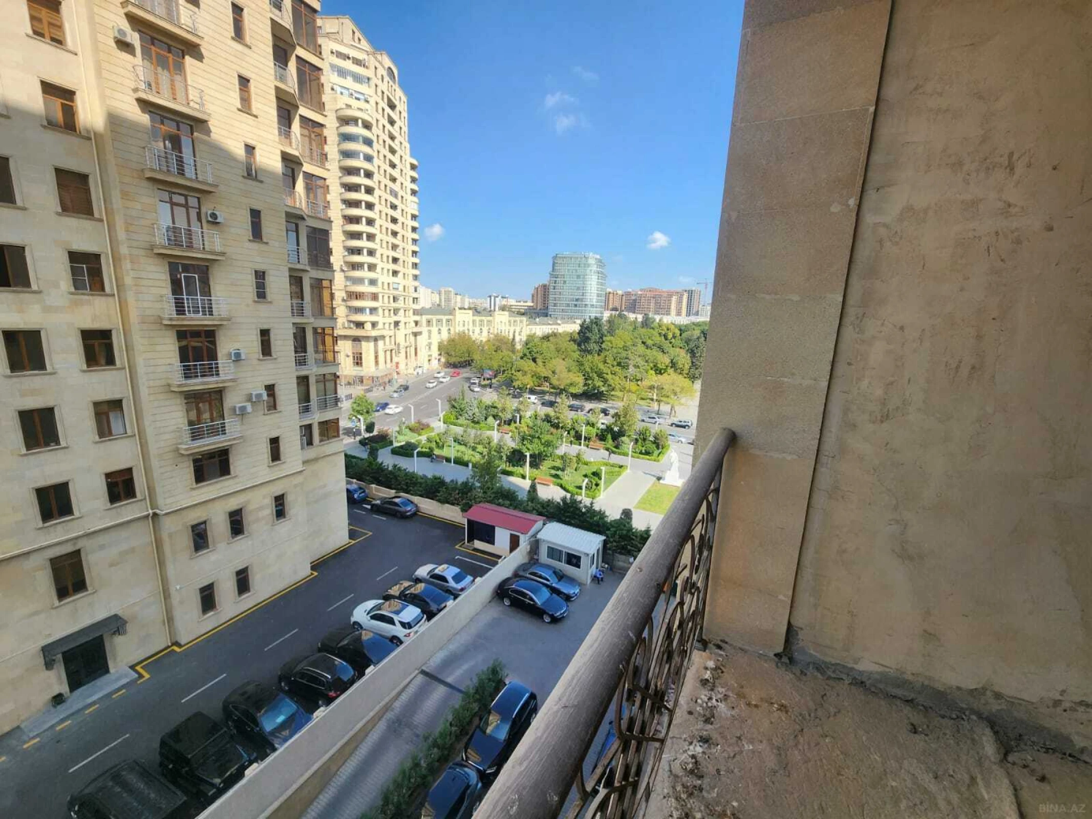 Satılır 3 otaqlı mənzil 138 m²