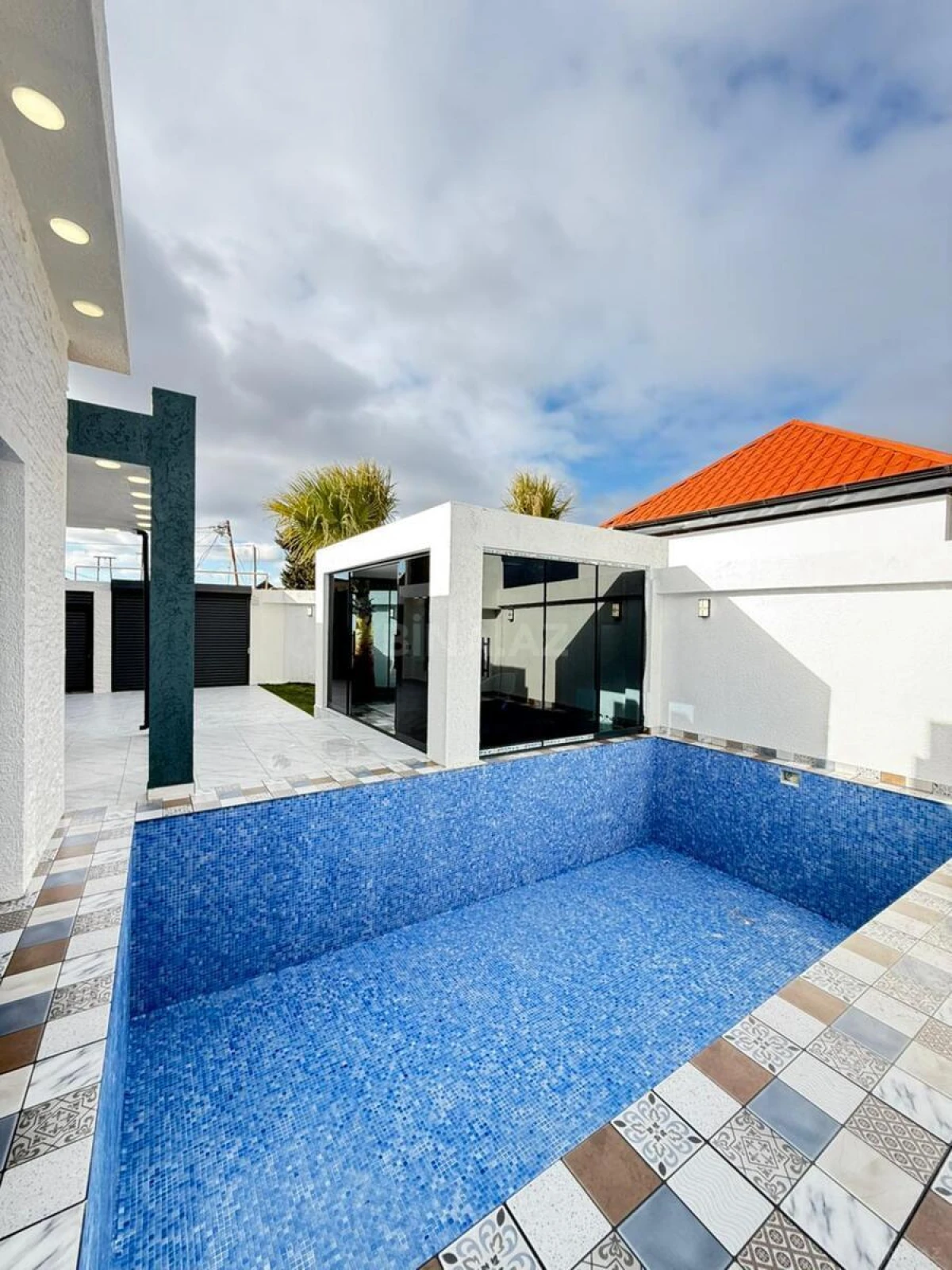 Satılır 4 otaqlı həyət evi 160 m²