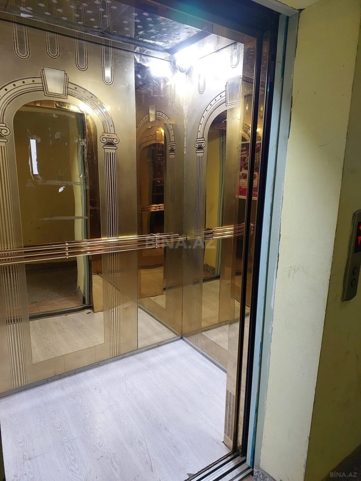 Satılır 3 otaqlı mənzil 135 m²