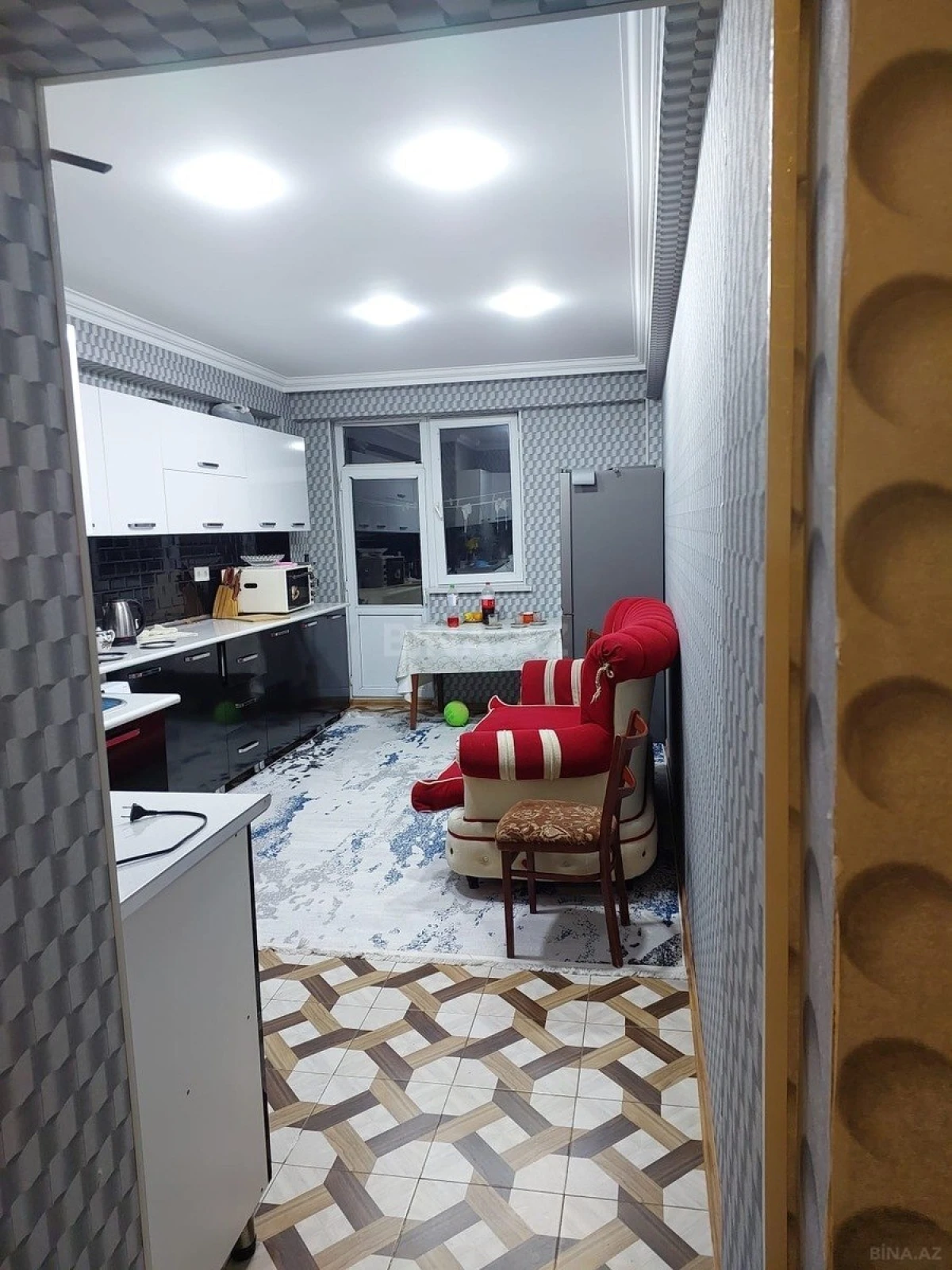 Satılır 3 otaqlı mənzil 135 m²