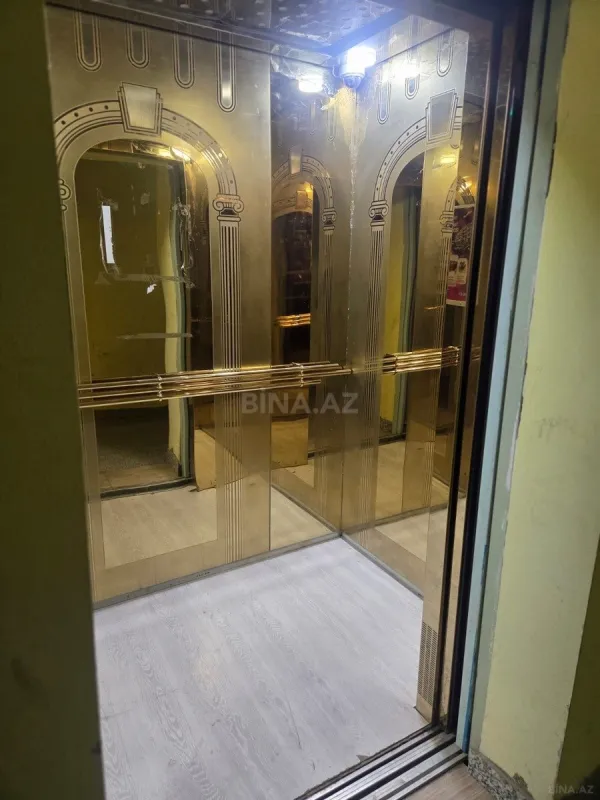 Satılır 3 otaqlı mənzil 135 m²