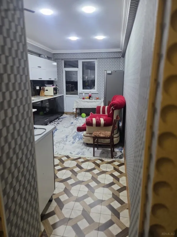 Satılır 3 otaqlı mənzil 135 m²