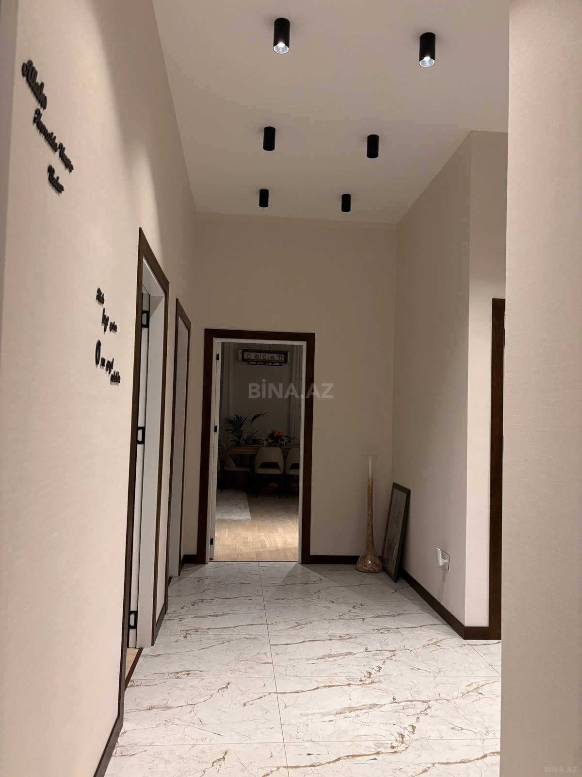 Satılır 4 otaqlı mənzil 136 m²