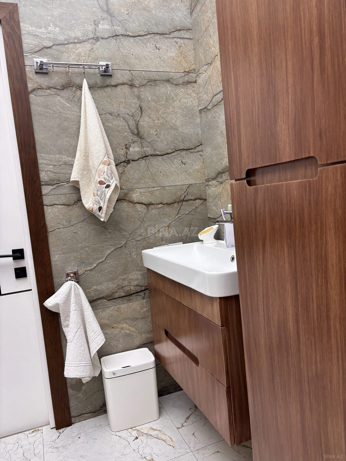 Satılır 4 otaqlı mənzil 136 m²