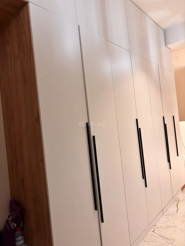 Satılır 4 otaqlı mənzil 136 m²