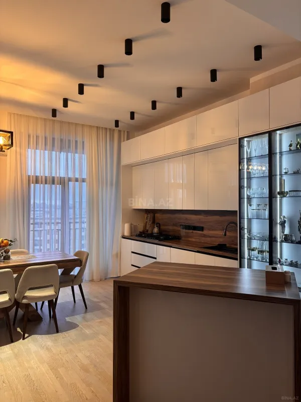 Satılır 4 otaqlı mənzil 136 m²