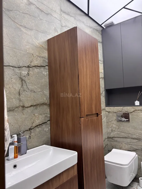 Satılır 4 otaqlı mənzil 136 m²