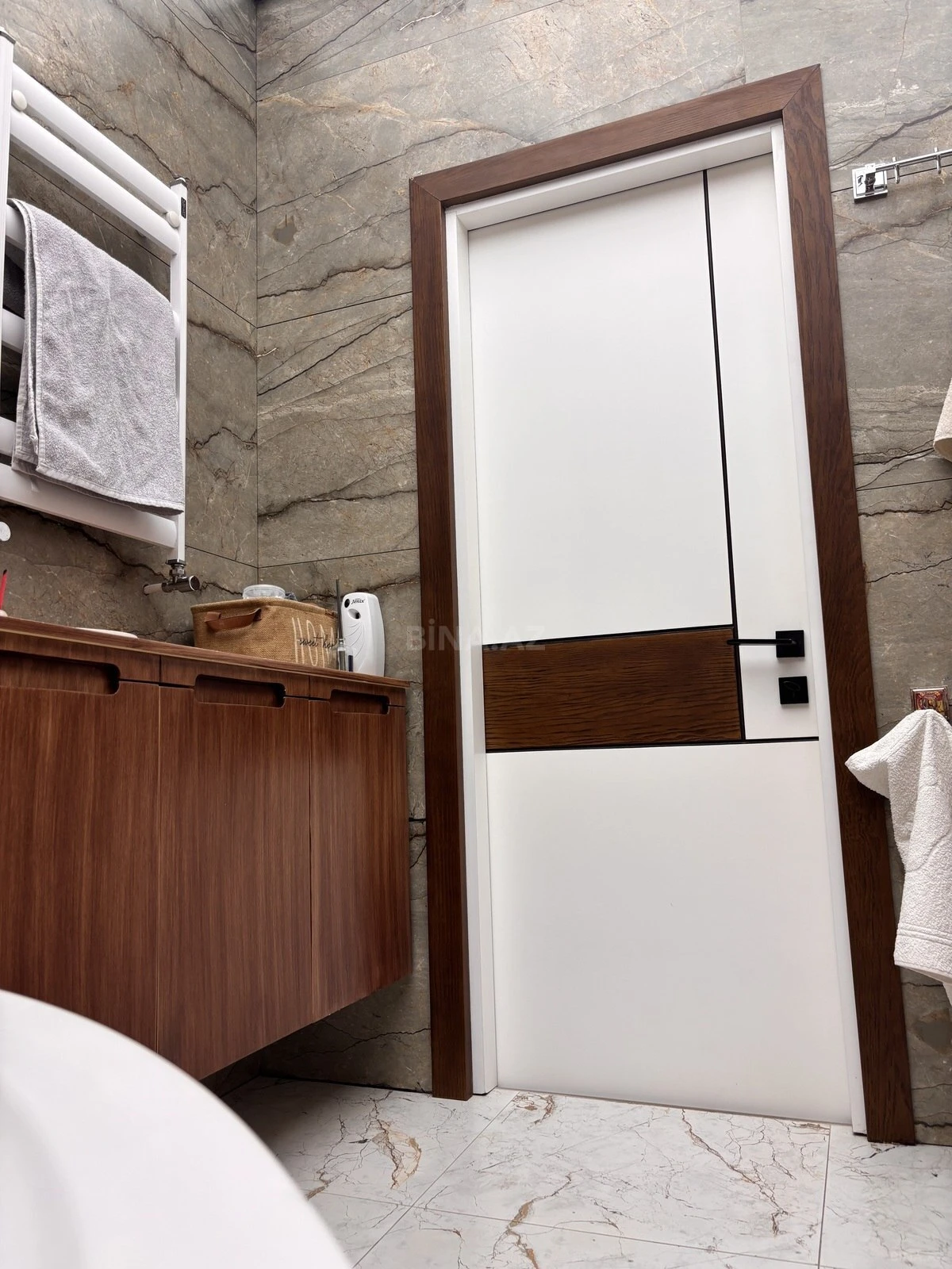 Satılır 4 otaqlı mənzil 136 m²