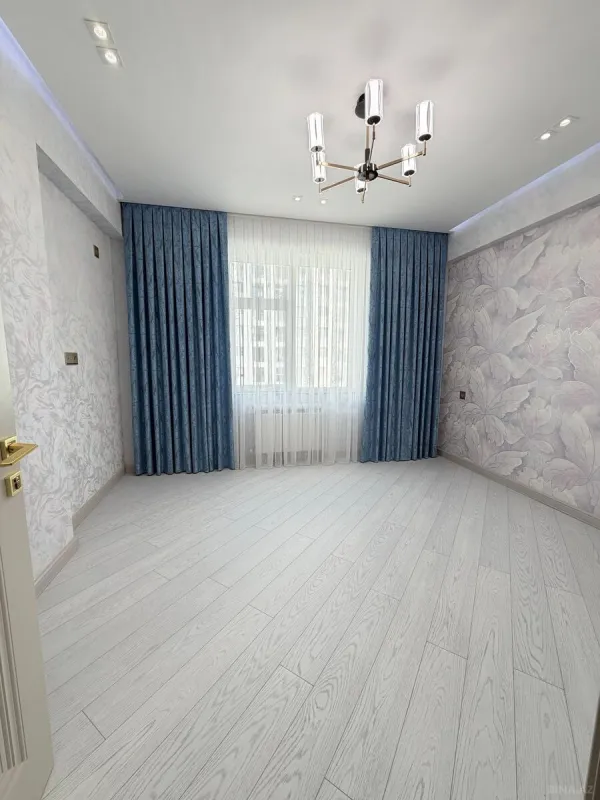 Satılır 3 otaqlı mənzil 122 m²
