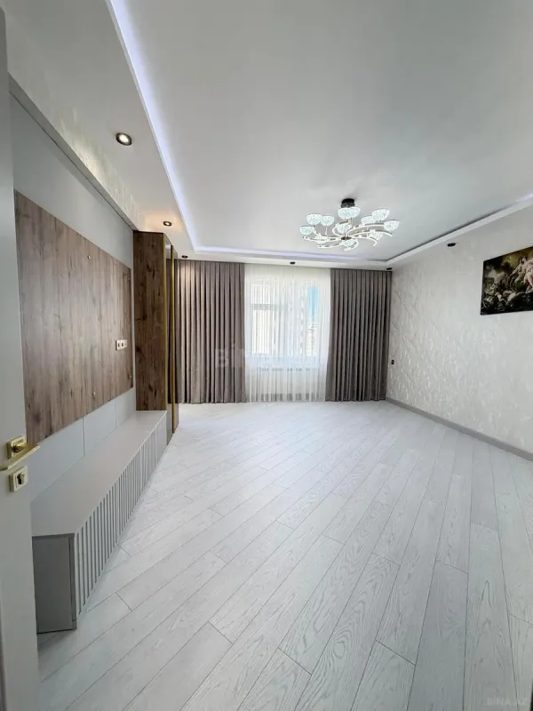 Satılır 3 otaqlı mənzil 122 m²