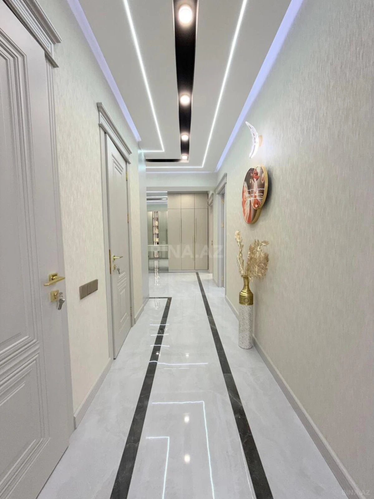 Satılır 3 otaqlı mənzil 122 m²