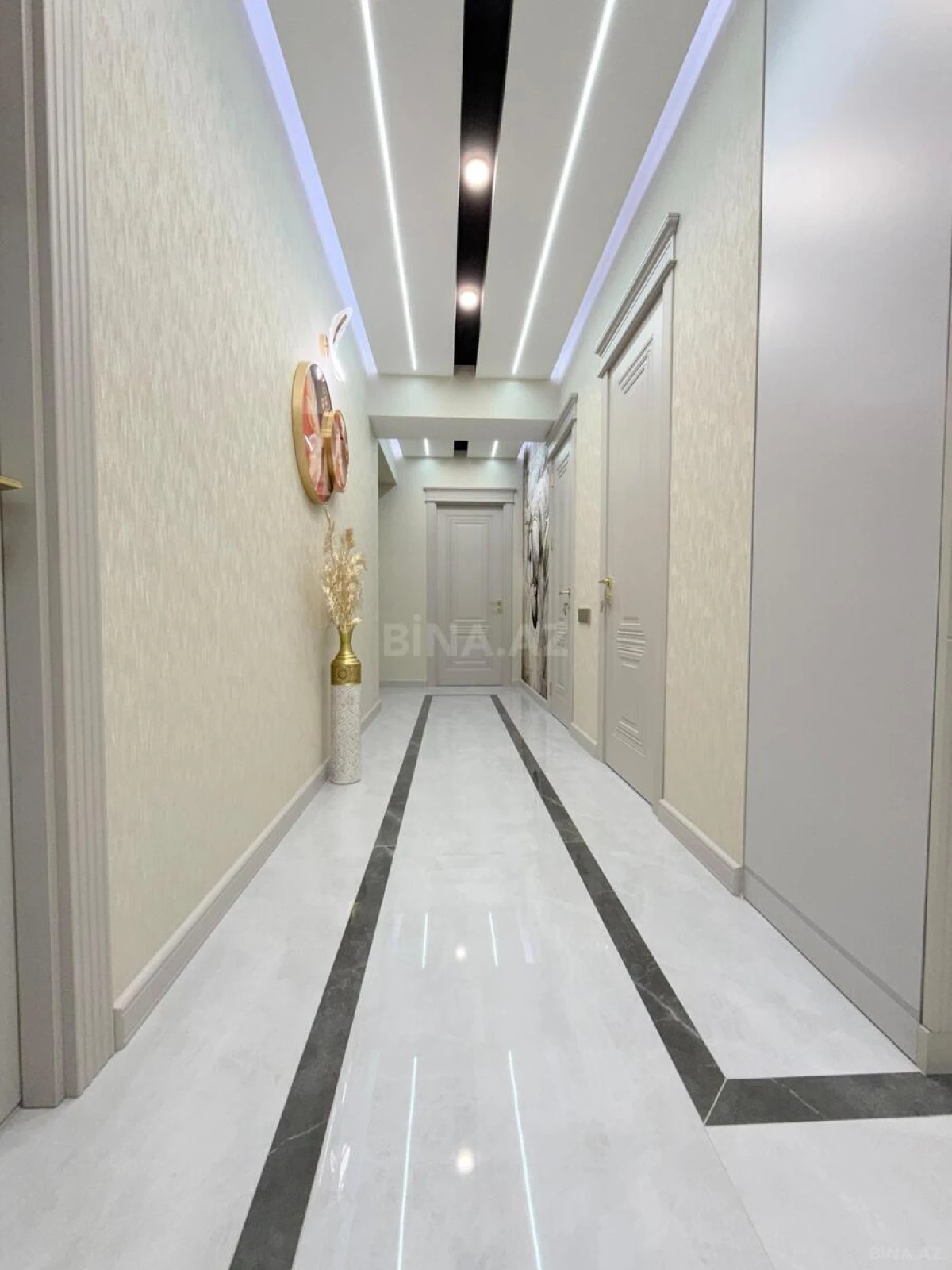 Satılır 3 otaqlı mənzil 122 m²